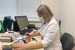 Два врача пришли работать в Когалымскую больницу после целевого обучения